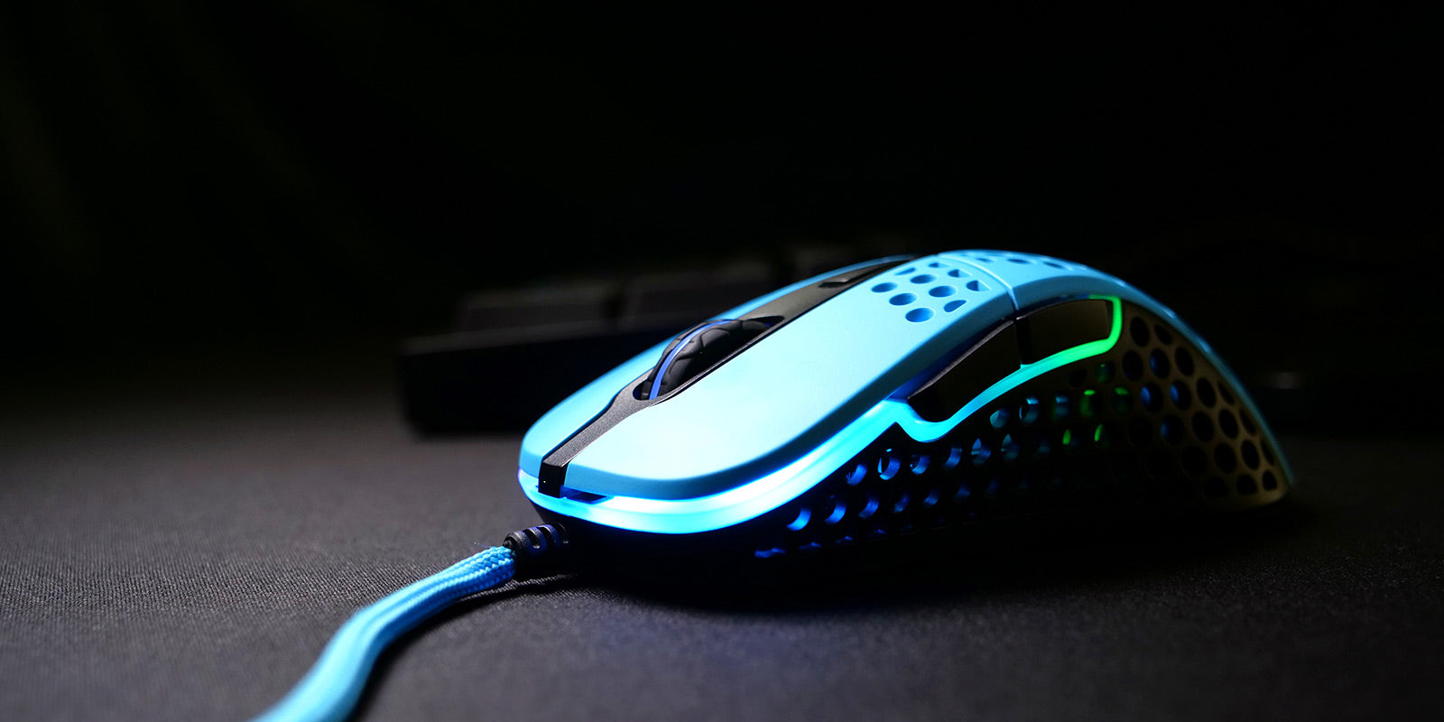 Egér Xtrfy M4 RGB Optikai USB Világoskék