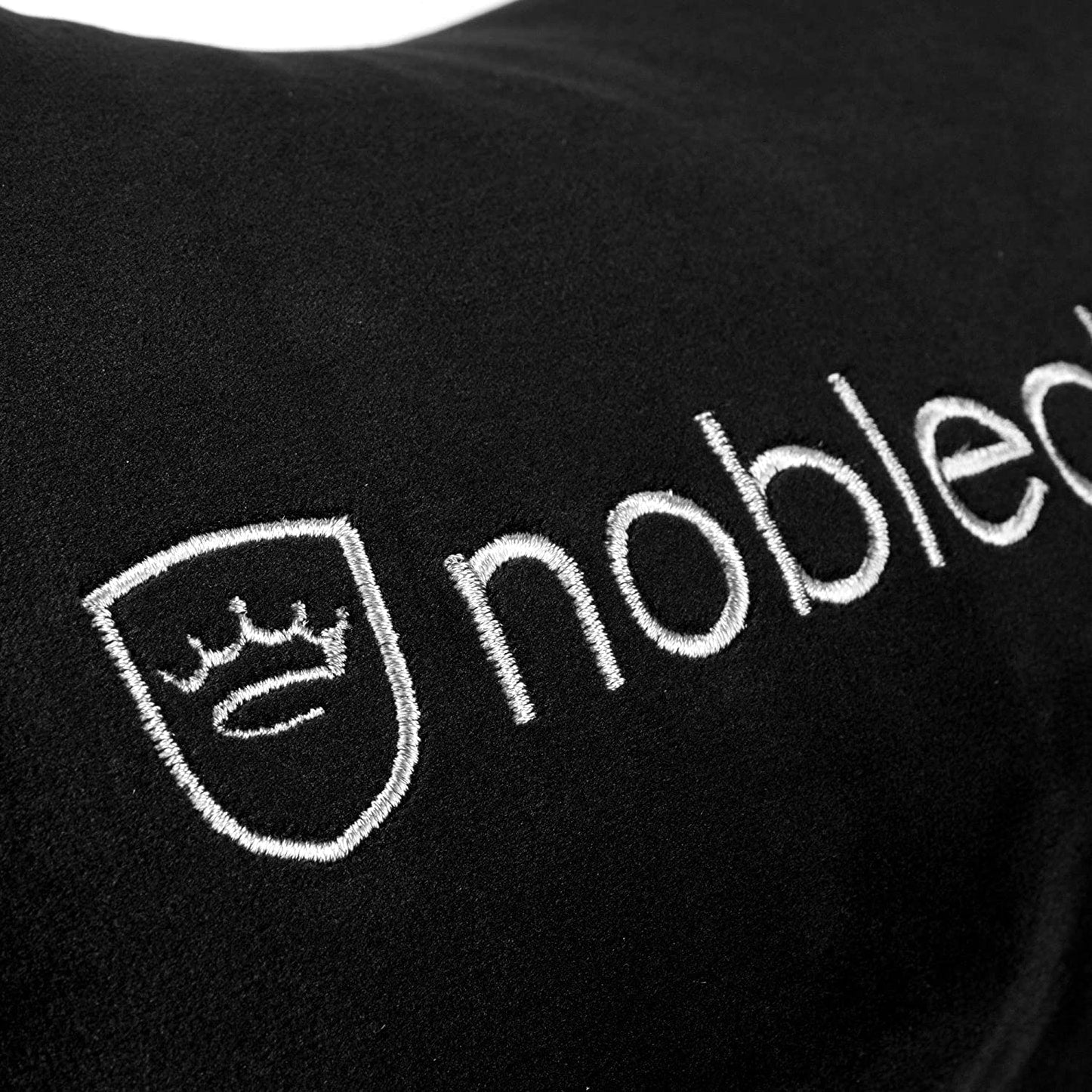 Noblechairs fekete / fehér párnakészlet